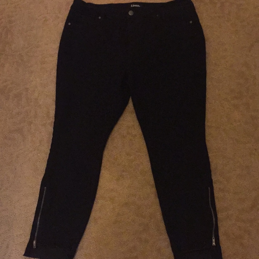 Black frayed mid rise jeans